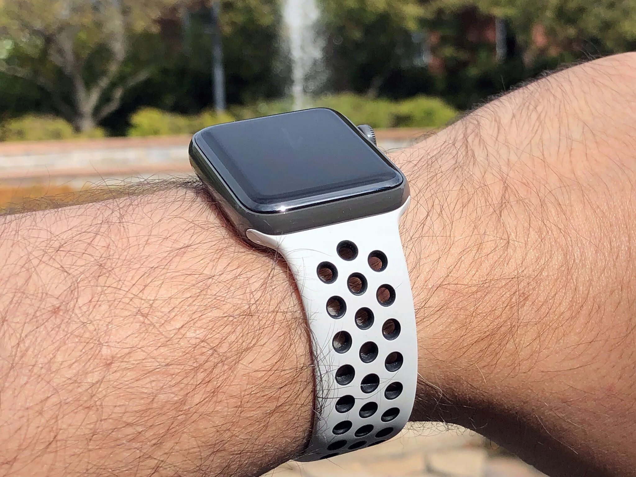 Apple watch se sport band. Эппл вотч 3 серый космос. Часы эпл вотч найк. Apple watch se Space Gray. Эппл вотч Спейс грей.