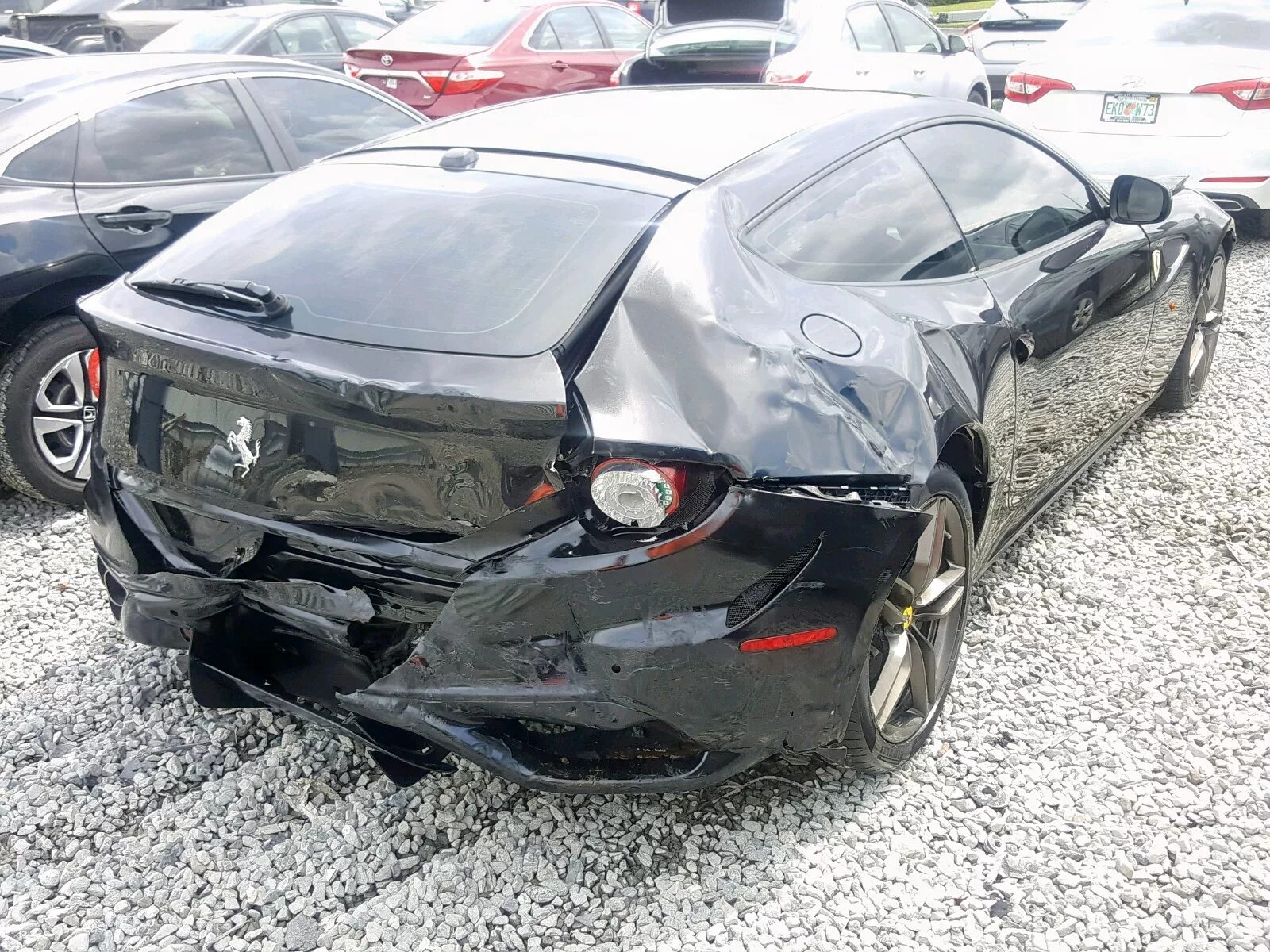 Разбитые фф. Ferrari FF crash. Ferrari FF как горят стоп сигналы. Ferrari FF как горят задние габариты.