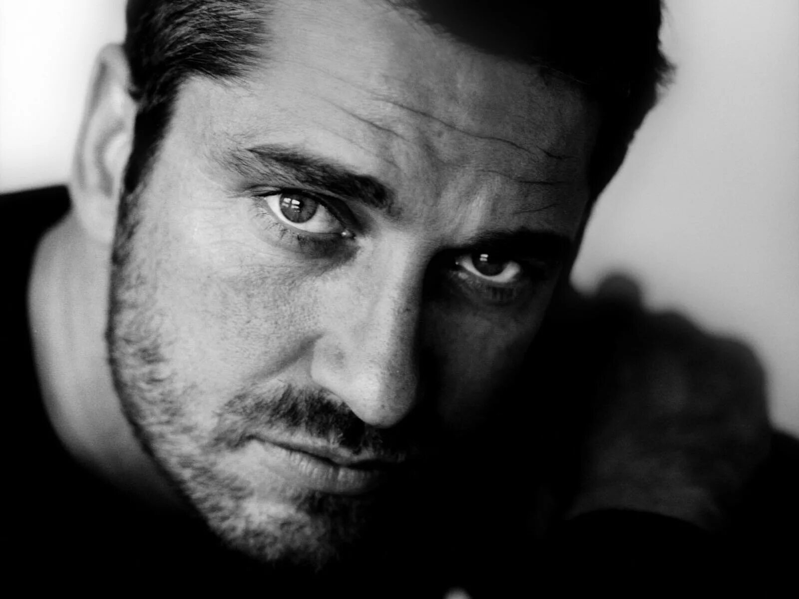 Актеры 40 лет мужчины фото Gerard Butler... Scottish hotness! Gerard butler, Actors, Actor gerard butler