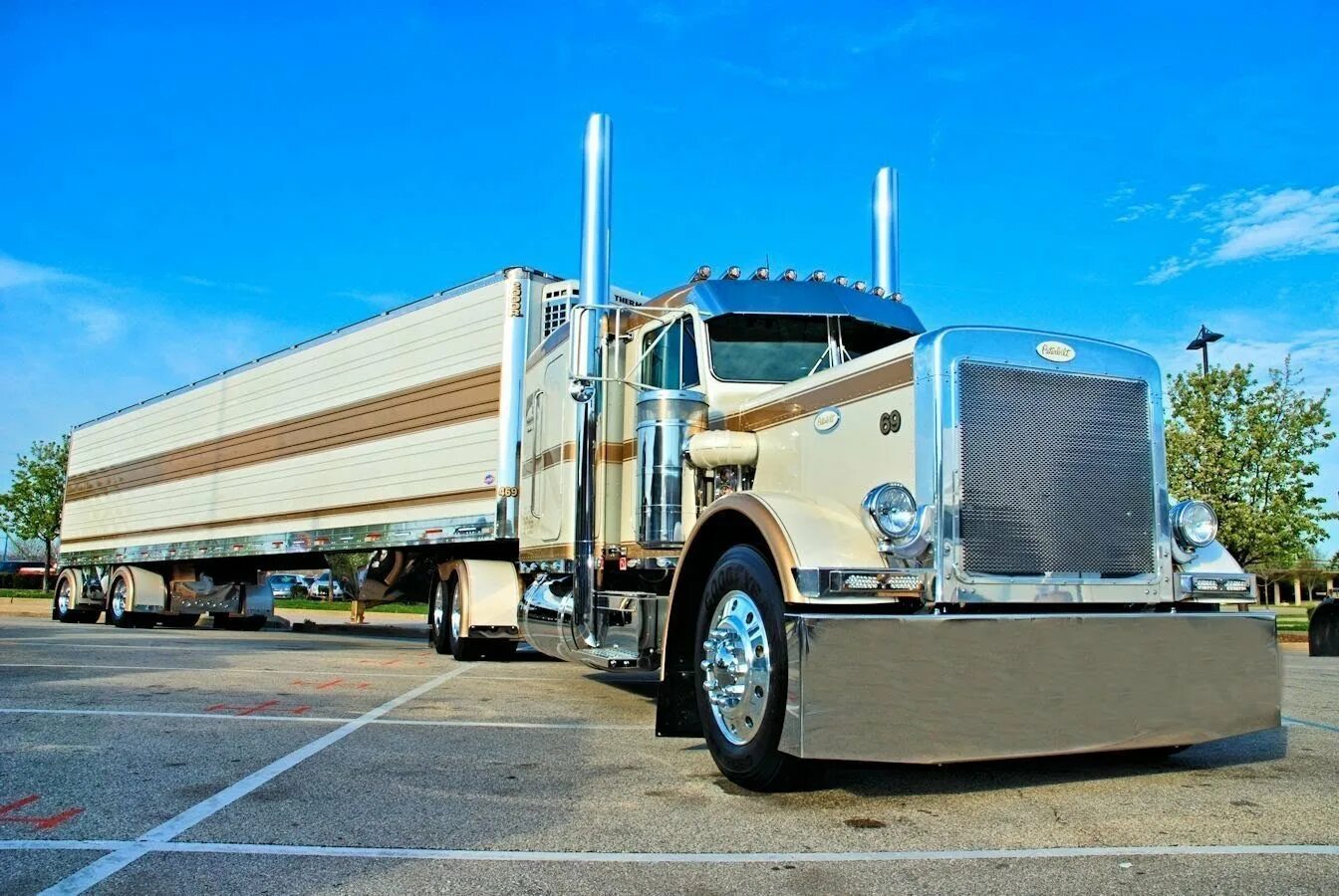 10 самых грузовиков. Тяжелый грузовик Петербилт. Peterbilt 357. Американские траки Петербилт. Петербилт 262.