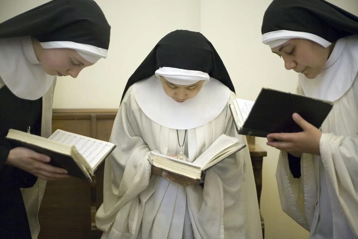Болезнь монашек что это. Монашки. Монахини Библейская Эстетика. Монах и монахиня. Монахини в Греции.