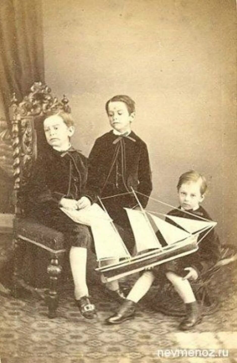 Фотографии мертвых людей 19. Мортем викторианской эпохи семья. пост мортем викторианской эпохи. пост мортон викторианская эпоха. фотографии пост мортем 19 века.