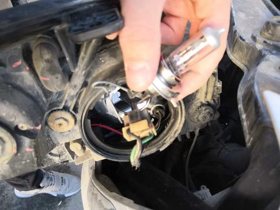 лампа галогеновая температура. лампа ближнего света солярис 2015. цоколь лампы головного света. лампа светодиодная h7-7,5w 12-24v 20176. цоколь лампы головного света.