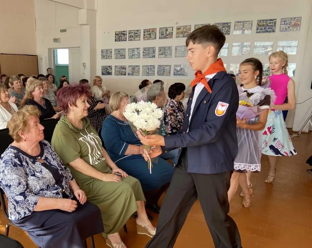 Школа 40 бийск. Школа 45 петропавловск-камчатский. Школа 40 петропавловск-камчатский. Доп сессия кфу. Школа 40 директор школы чебоксары.