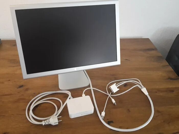 Монитор apple cinema display 30. Монитор apple cinema display 20. apple cinema display 20 поворотный адаптер. apple cinema display 30. apple cinema display 1999.
