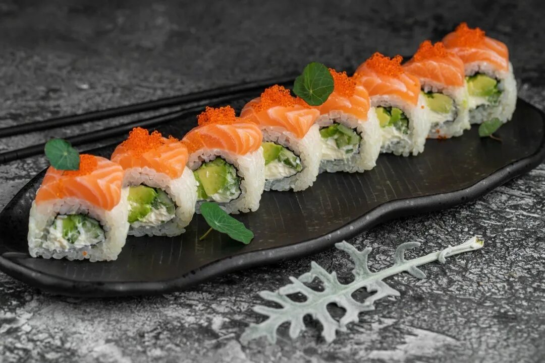 Восходящее солнце ролл состав. Вкусные роллы. Суши антано. Сочные суши. Вкусные суши филадельфия.