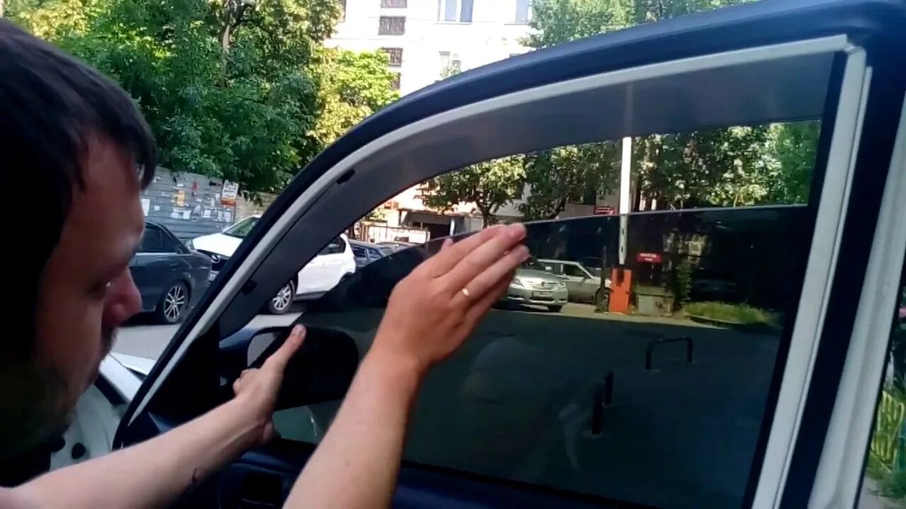Ваз 2114 бункер с салона. Скобы для тонировки без разбора. Пленка тонировка от жары. Съемная тонировка ваз 2106. Красивые люди ездят без тонировки.