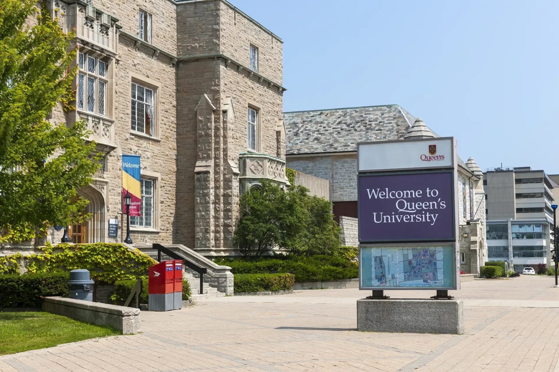 Кингстон Канада университет. Университет Куинс в Кингстоне. Королевский университет в Кингстоне Онтарио. Мидленд Канада университет кампус.