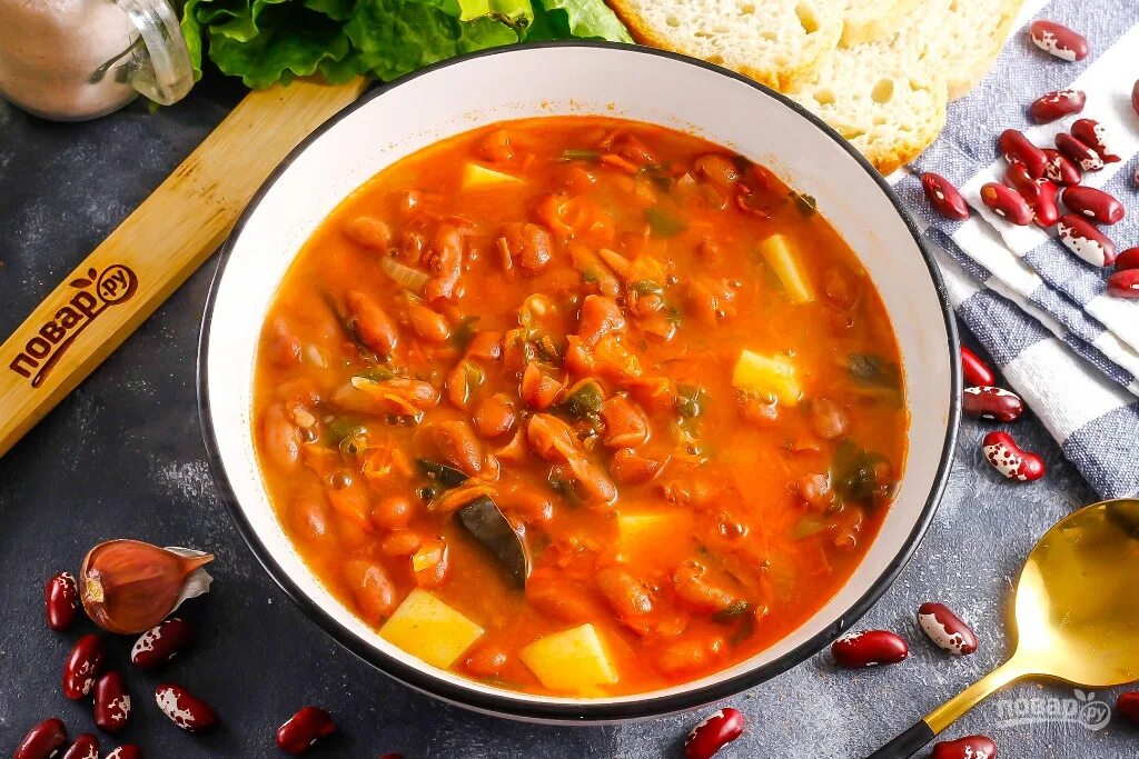 Суп с копченой фасолью. Томатно-фасолевый суп. Аргентинский фасолевый суп. Грузинский фасолевый суп. Сербский фасолевый суп.