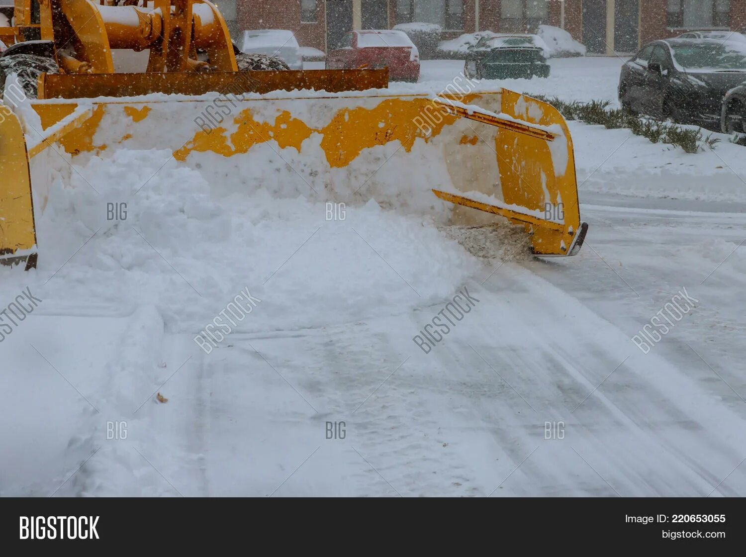 Игра трактора чистят снег. Трактор чистит дорогу. Трактор с щеткой чистит снег. Ram 2500 убирает снег. Отопление для трактора.
