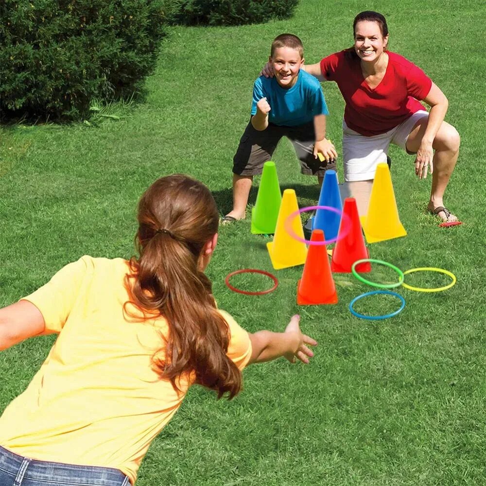 Играть двоим на доске. Ring Toss игра. Корнхолл игра. Bean Bag Toss. Уличные игры для детей.