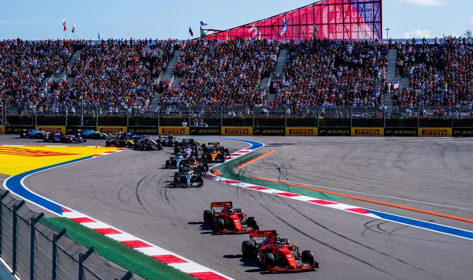 F1 fans. Гран-при России формула 1 в Сочи. Ф1 Гран при Сочи. Гран при Сочи 2019 формула 1. Formula 1 Grand prix.