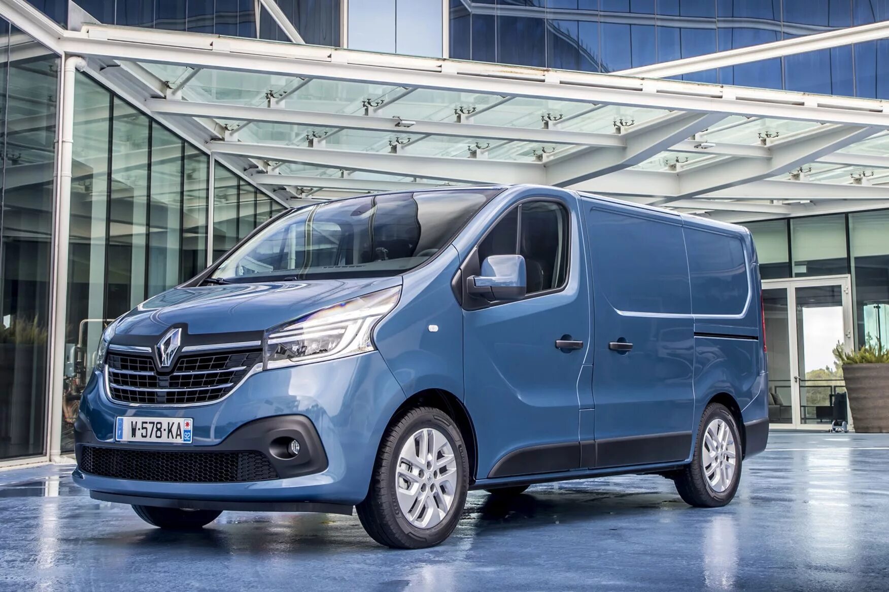 Фото трафик. Рено трафик 2020. Минивэн Рено трафик 2020. New Renault Trafic 2019. Фургон Renault Trafic 2020.