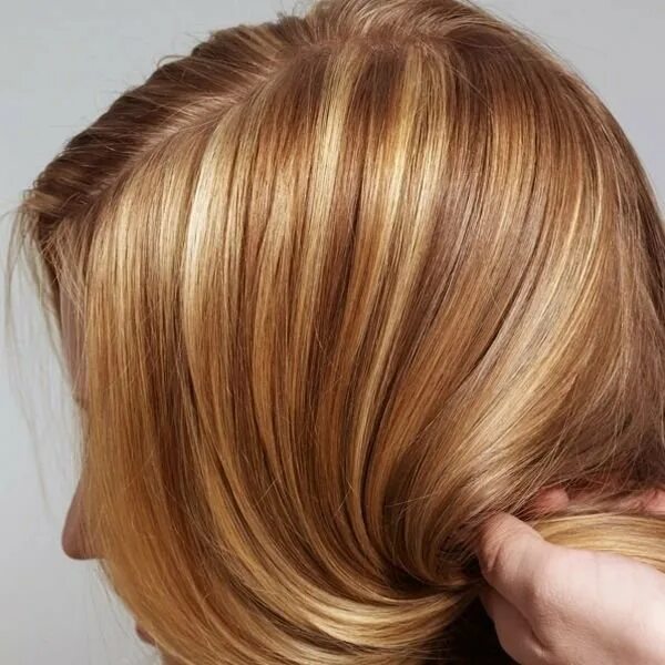 Медово-карамельные колорирование. Балаяж окрашивание карамельный. Цвет волос 2020 карамельно медовый. Балаяж окрашивание карамельный. Золотое мелирование на русые волосы.
