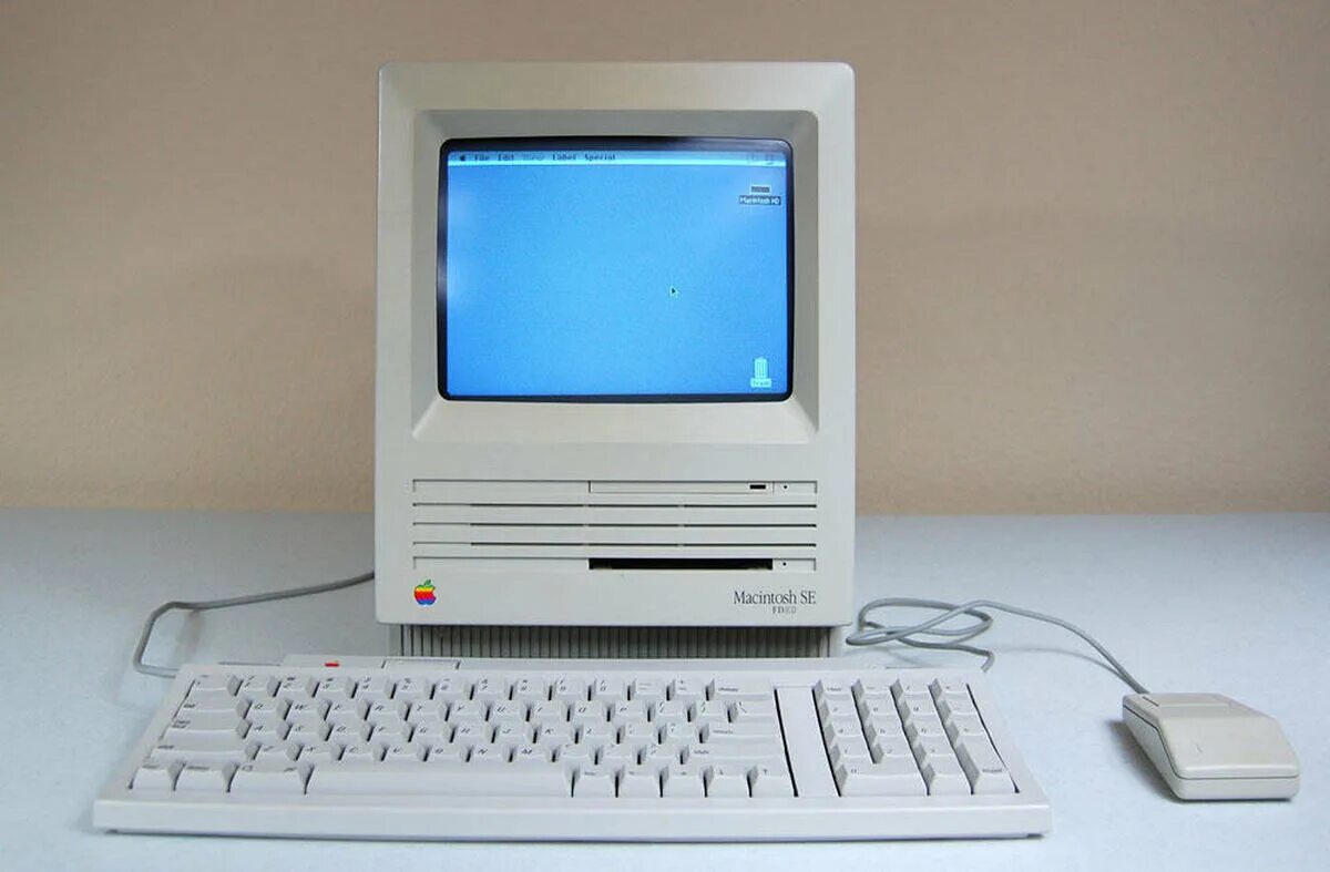 Макинтош эпл. Компьютер apple macintosh (1984). макинтош компьютер apple 1980. макинтош 1984 года. компьютер макинтош 1984.