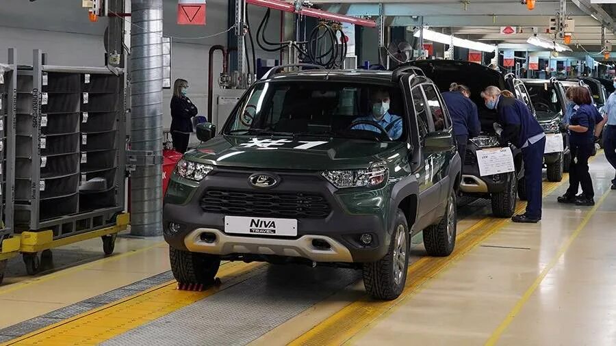Новости российского авто. Новости российского авто. Новости российского авто. Новые российские машины. Машины в автосалоне.