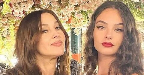 Brazzers актрисасының суреттері