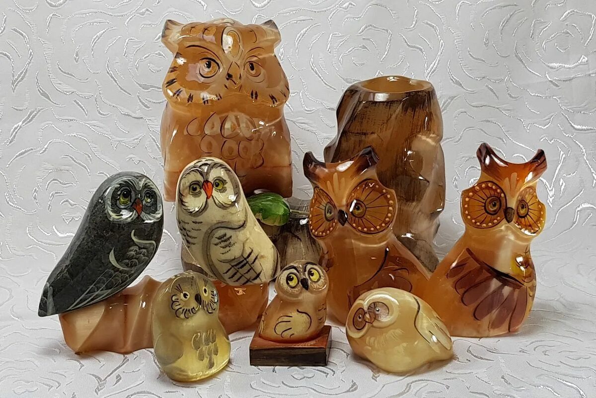 Уральский камень селенит. Кунгурский минерал селенит. Селенит. Поделки из селенита. Изделия из селенита.