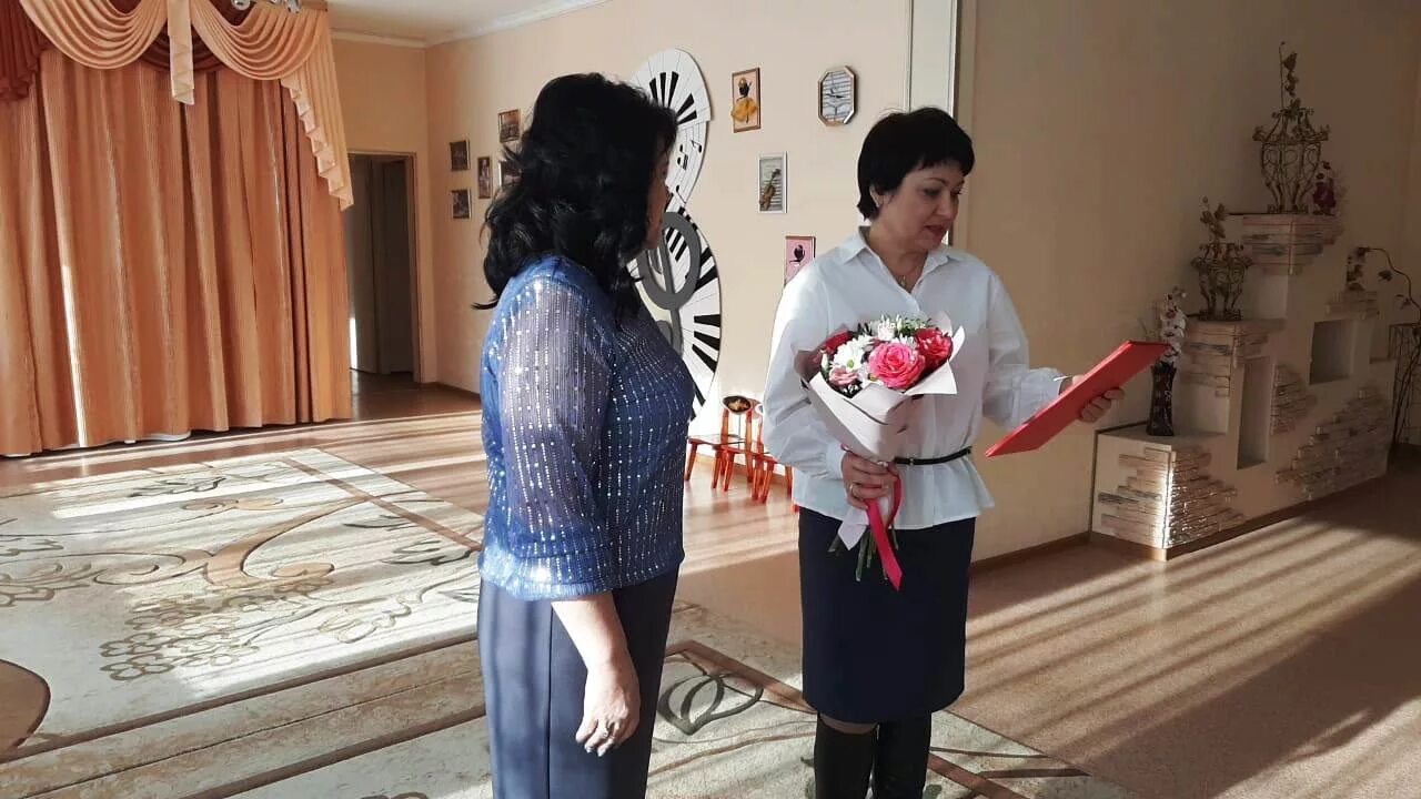 Заведующая детским садом 34. Заведующая детским садом 110. Заведующая детским садом 34. Заведующая детсадом. Заведующая детского сада.