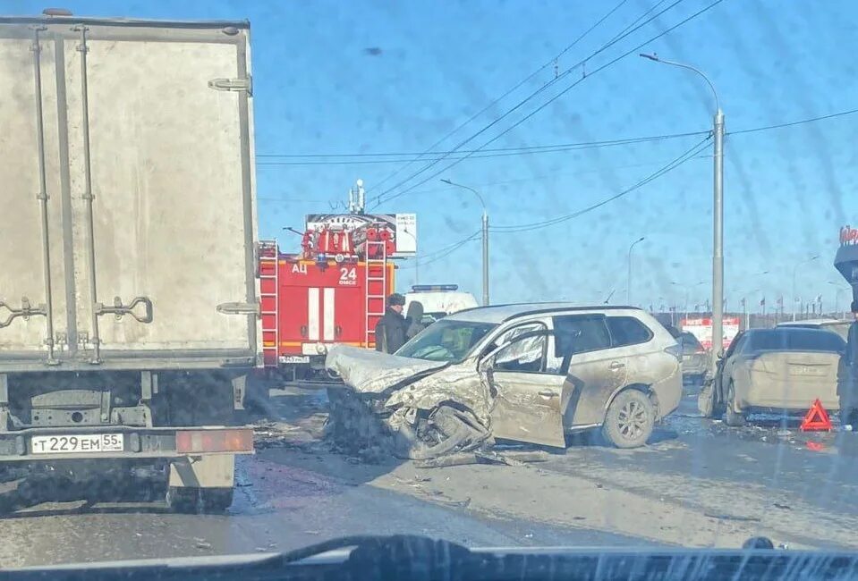 Авария на Лукашевича Омск сегодня. Полный контакт 14.03 2024