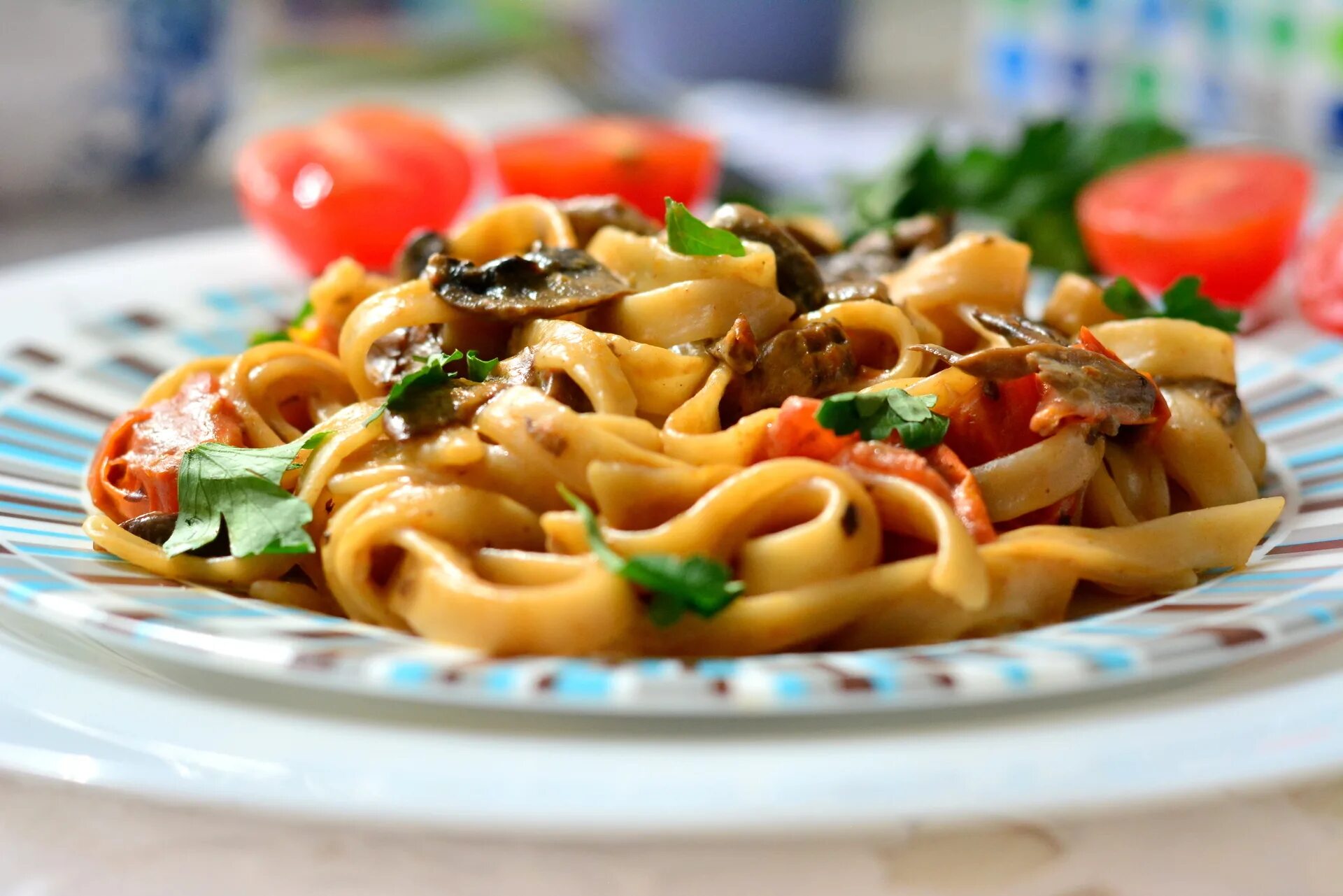 Постные макароны с овощами. Тальятелле (tagliatelle). Фетучини и тальятелле. Паста тальятелле с грибами. Итальянская паста фетучини.