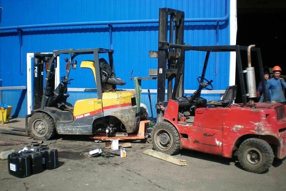Ящики под вилочный погрузчик. 5 тонн бензин диагностический колодка. Погрузчик с кузовом. Погрузчик редстар складской с вилочным захватом. Техническое обслуживание погрузчиков.