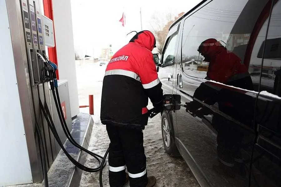 лукойл-пермнефтеоргсинтез пермь пнос. лукойл помощник. нефтяник итр лукойл. лукойл помощник. лукойл работники.