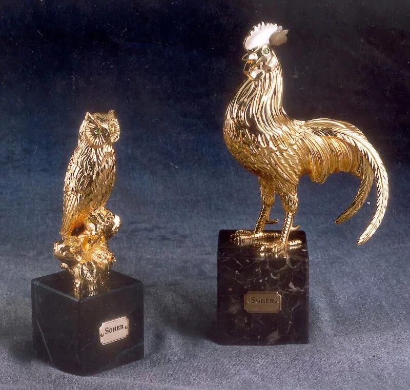 Gold cock. Soher статуэтки. Soher скульптура. Soher+1015. Золотой петушок статуэтка.