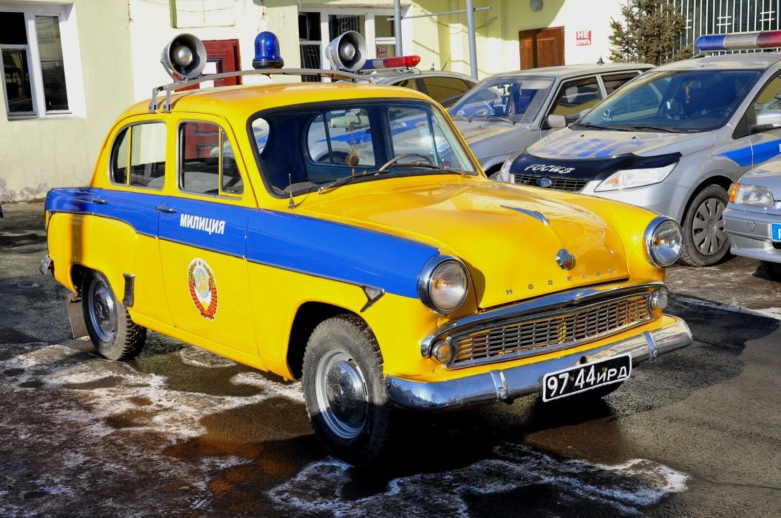 Москвич 407 гаи. Москвич 408 гаи. Старый москвич гаи. Желтый москвич 409. Старый москвич гаи.
