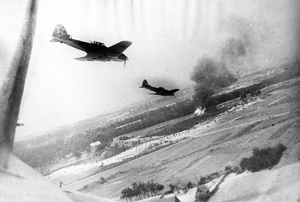 Самолеты ВОВ 1941-1945 ил-2. Штурмовики ил - 2 атакуют 1944. Самолет ил2 ВОВ. Самолёт Великой Отечественной войны ил-2.