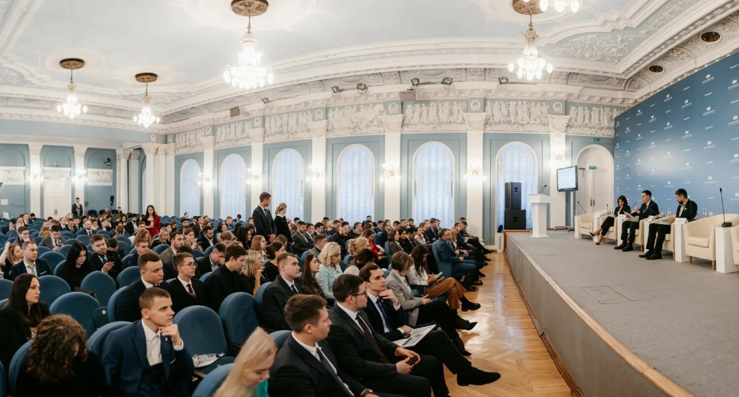 Молодежное собрание. Большой зал для собраний. Заседание молодежного парламента при государственной Думе. Залы в России. Зал власти Эстетика.