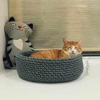 Вязание лежанок для кошек