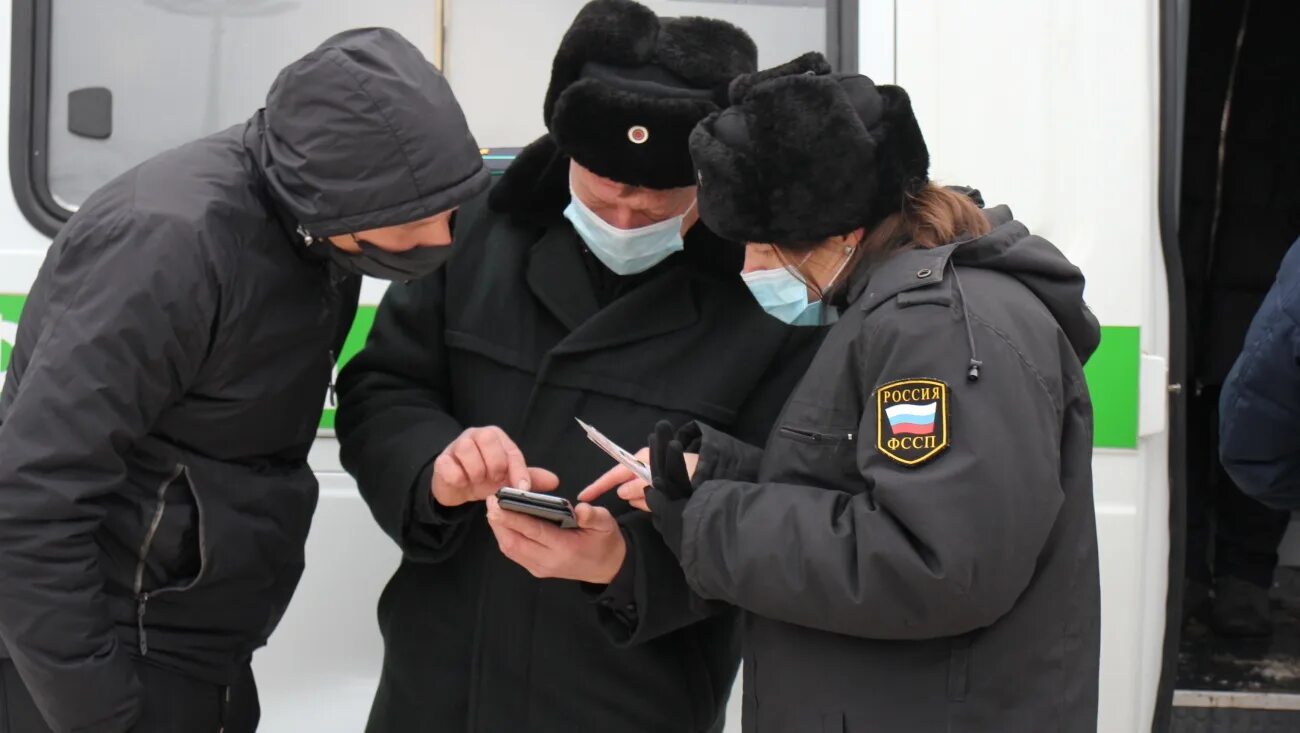 Судебный пристав советского омска. Рейд судебных приставов. арестованный в марий эл. фото судебных приставов марий эл.
