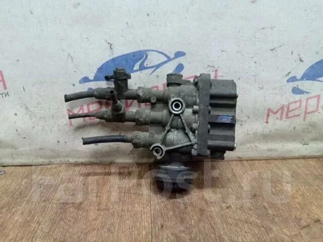 Датчик уровня пола вольво fh9. Кран уровня пола вольво fh12. Датчик уровня пола вольво fh13. Уровень пола вольво fh12. Кран уровня пола вольво fh12.