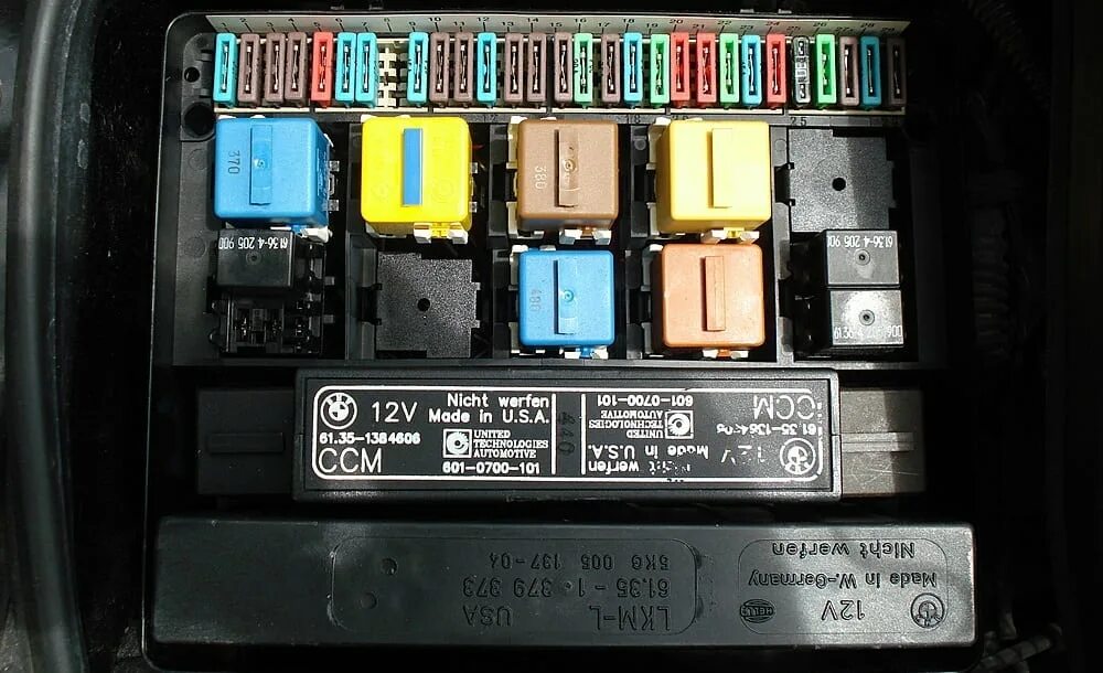 Реле е60. Блок реле БМВ 520. Реле бензонасоса BMW e34. Реле стартера БМВ 5 e34. Реле поворотов BMW e34.