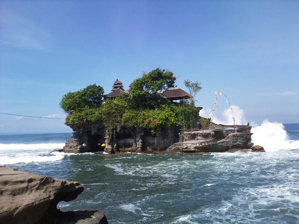 Бали через. Табанан остров Бали. Унаватуна Бали. Южный Бали. Temple Uluwatu tanah lot Bali.