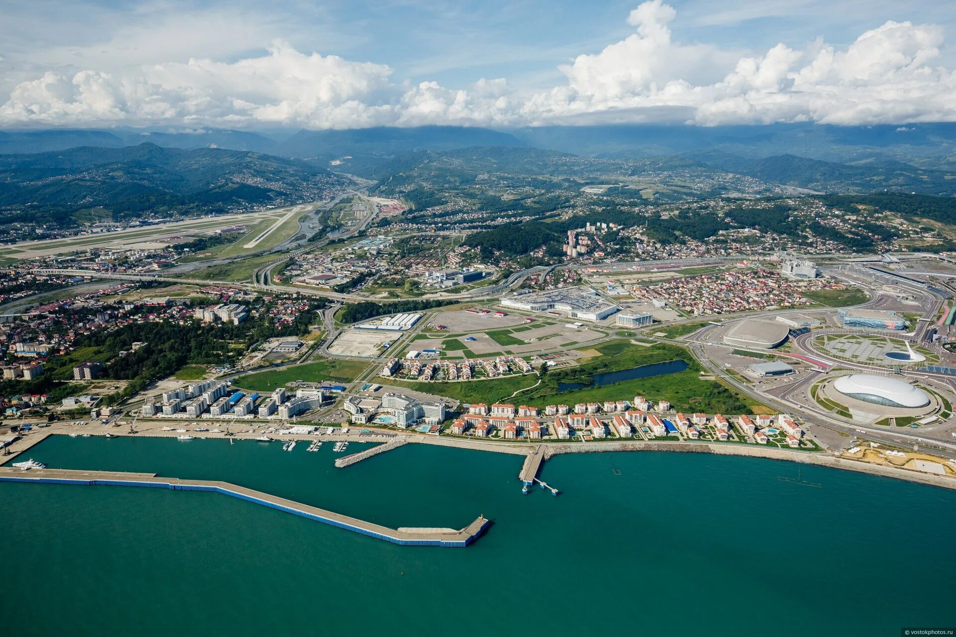 курорты сейчас работают. эльбрус зимой горнолыжный курорт. сочи красная поляна роза хутор. курорты сейчас работают. зима в турции.