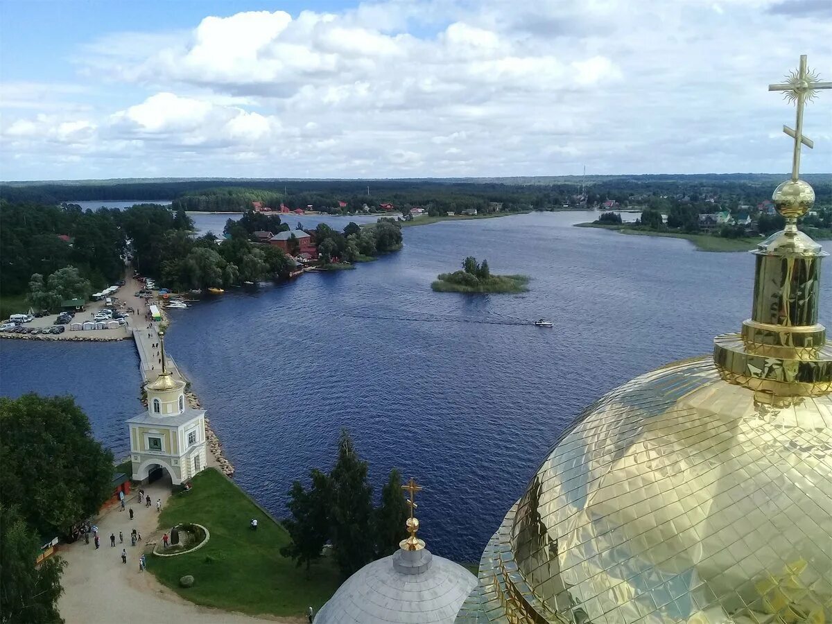 Озеро селигер расположено. Тверская область остров Селигер. Нило-Столобенская пустынь Осташков. Валдай Нило Столобенская пустынь. Селигер остров хачин монастырь.