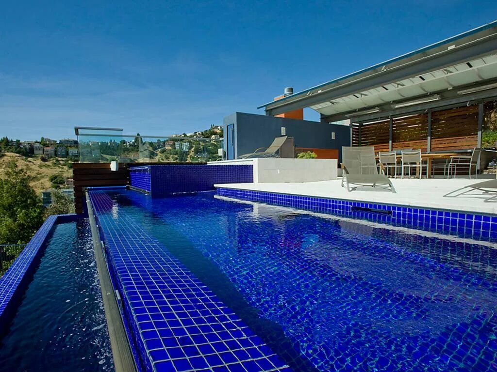 Голубой бассейн. Лайнер cefil france (голубой). Черная мозаика в бассейн. Голубой бассейн. Уличные бассейны с мозаикой.