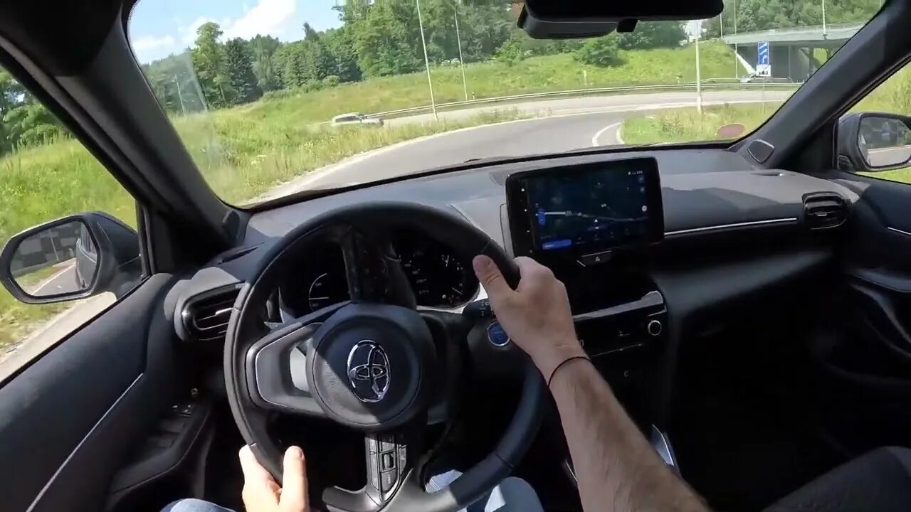 Тест драйв тойота кросс. Королла 2022 кроссовер. Toyota corolla cross 2023. Тест драйв тойота кросс. Toyota corolla cross.