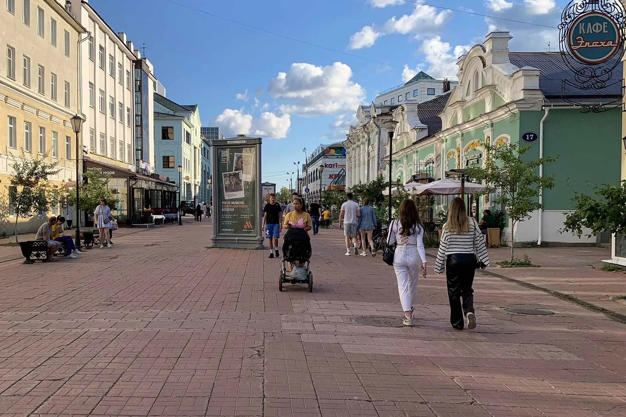 Татары твери. Трёхсвятская улица в Твери. Тверской Арбат в Твери. Трехсвятская 12 Тверь. Тверской Арбат часы.