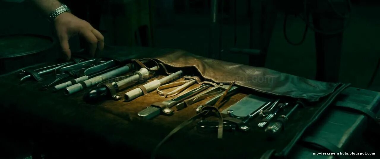 Пытки гестапо. Набор инструментов для пыток. Стол инструменты пытки. Пыточные инструменты Мюллера.