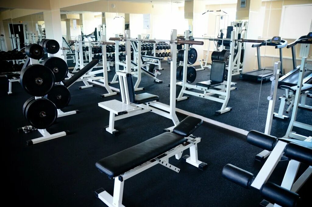 Фитнес 17. Космонавт фитнес. Спортзал супер клаб. Полярис спортклуб. Голден ринг Москва тренажерный зал.