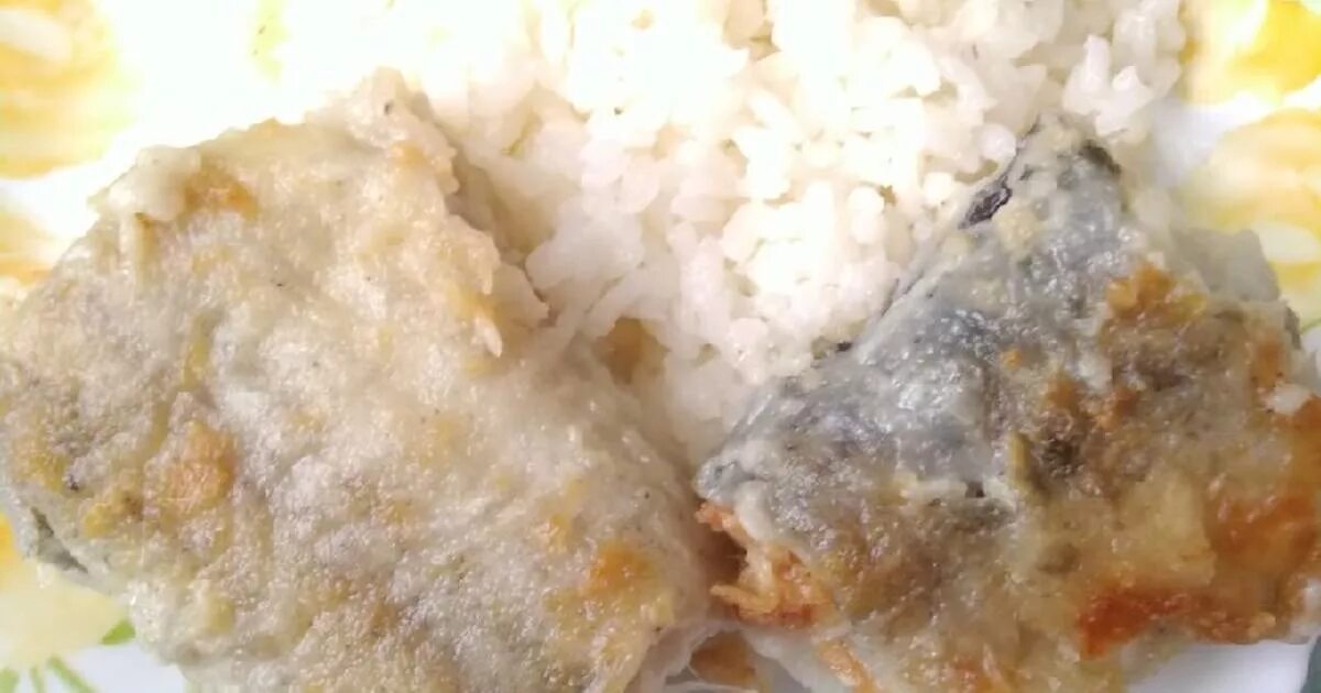 Минтай шарики. Минтай с рисом. Минтай рыба с рисом. Филе минтая с рисом. Жареный минтай с рисом.