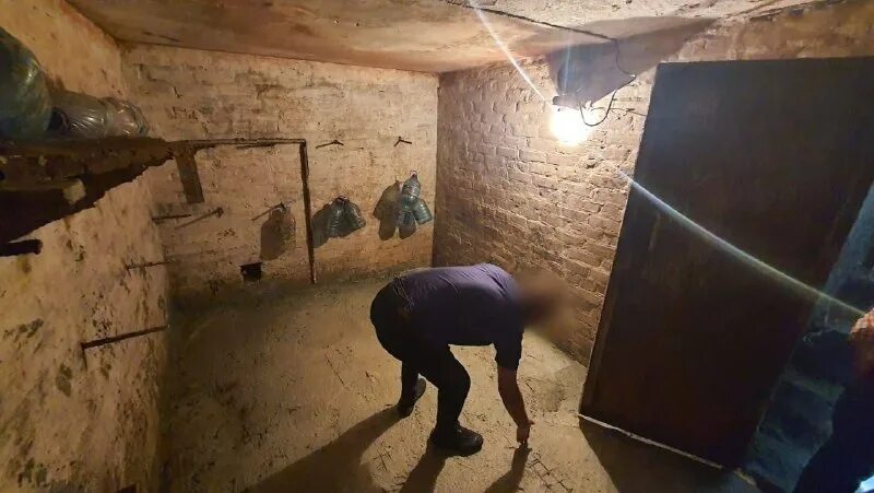 человека закатали в бетон. нашли и залили бетоном в свинарнике украинку. нашли и залили бетоном в свинарнике украинку. нашли и залили бетоном в свинарнике украинку. нашли и залили бетоном в свинарнике украинку.