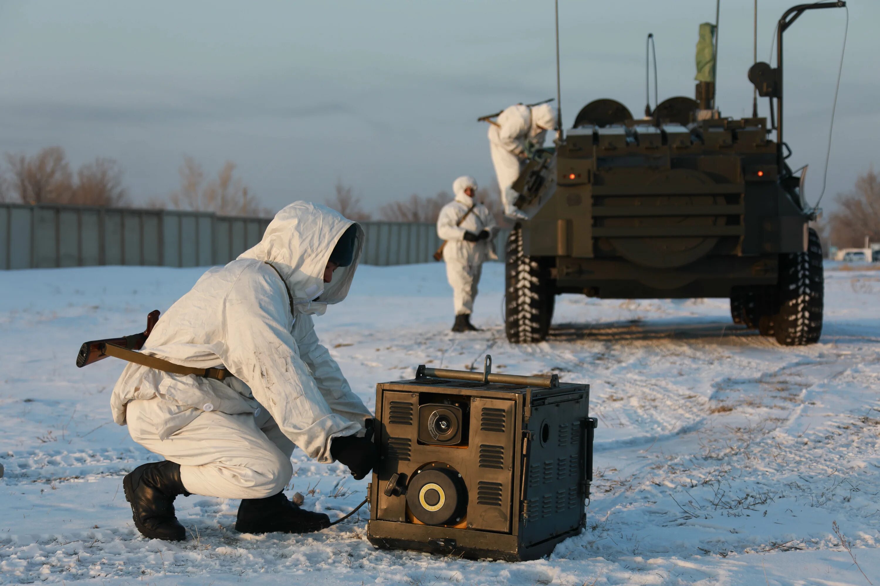 Военная связь статья. Военная связь. Военные Связисты зимой. Связисты на учениях. Учения войск связи.