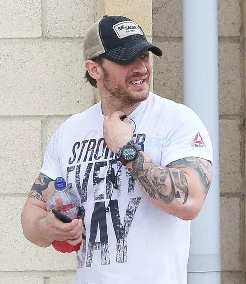 падре фиеро тату том харди. татуировки тома харди. татуировки тома харди. лео харди. татуировки тома харди.