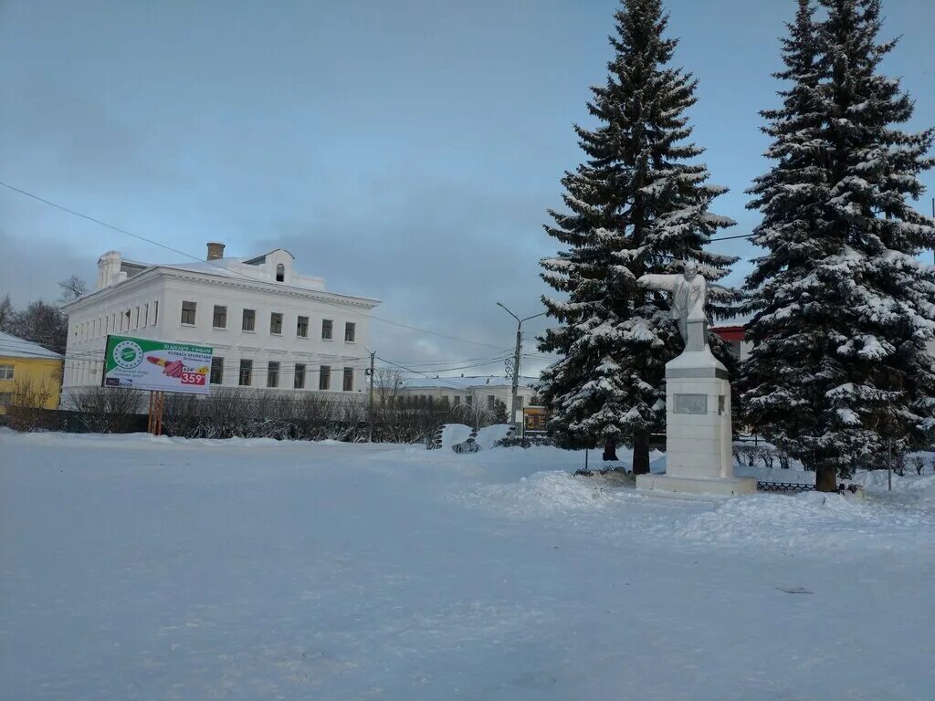 Родники площадь. Памятник Ленина Родники Ивановская область. Родники Ивановская область площадь Ленина дом 1. Площадь Родники Ивановская область новое. Площадь Ленина Иваново памятник.