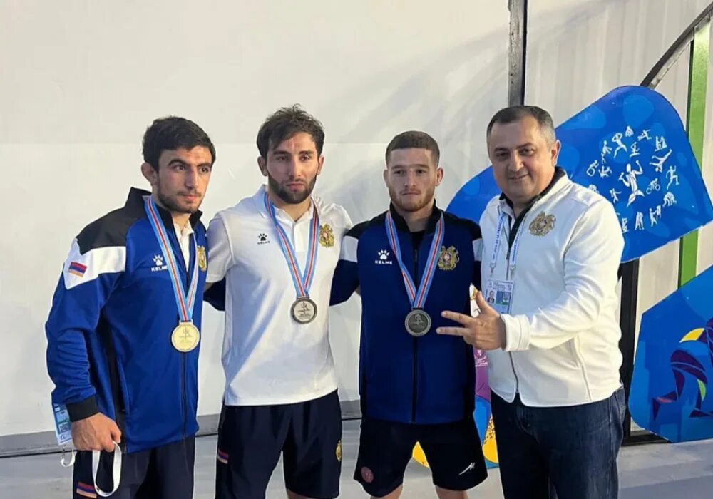 Акжол махмудов борец. Армяне чемпионы. Армяне чемпионы. Мигран олимпийский чемпион. Малхаз амоян.