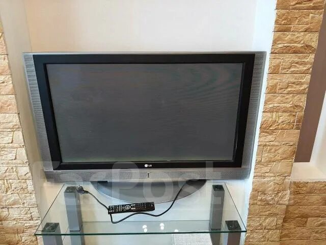 107 дюймов телевизор. LG 42pc1rv. Philips 42 дюйма 107. Телевизор 107 см. Защитное стекло на телевизор на 107 см.